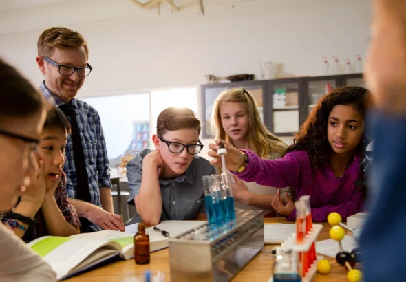 hero_blog_differentiated-instruction_elem_middle-school_high-school_photo_iStock_1430627468_Hero-Images